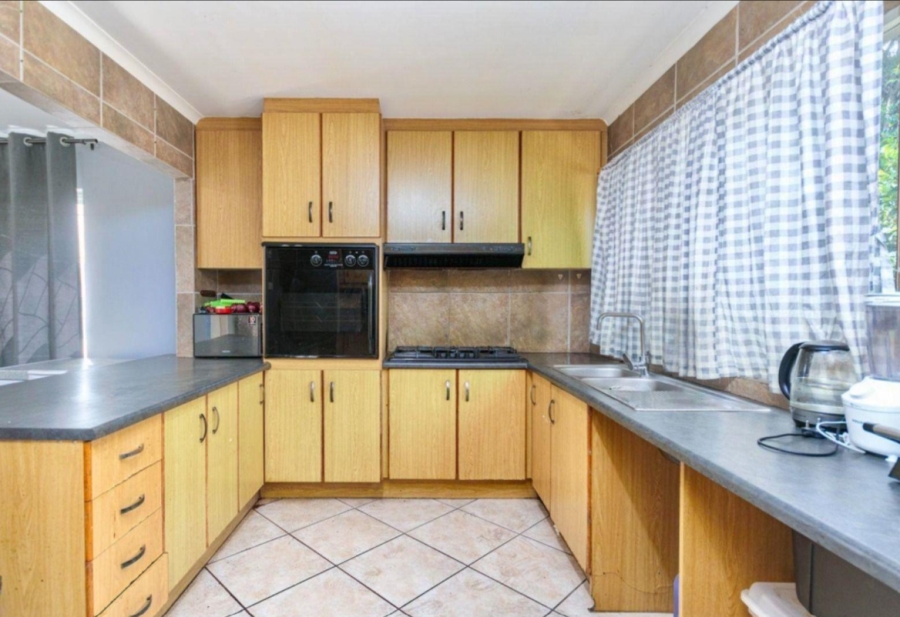 5 Bedroom Property for Sale in Table View Western Cape